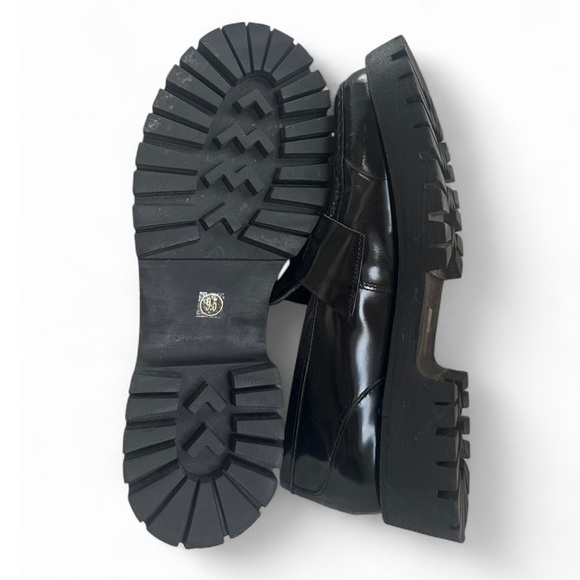 Steve Madden - Black Leather Loafers with Gold Chain Accent (Size 9.5) - Picture 5 of 5